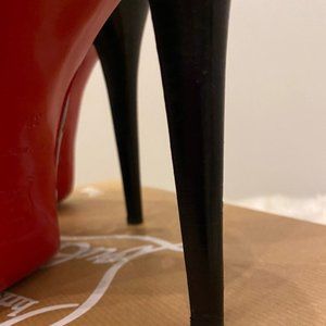 Black Christian Louboutin Griffita Pumps Size 37